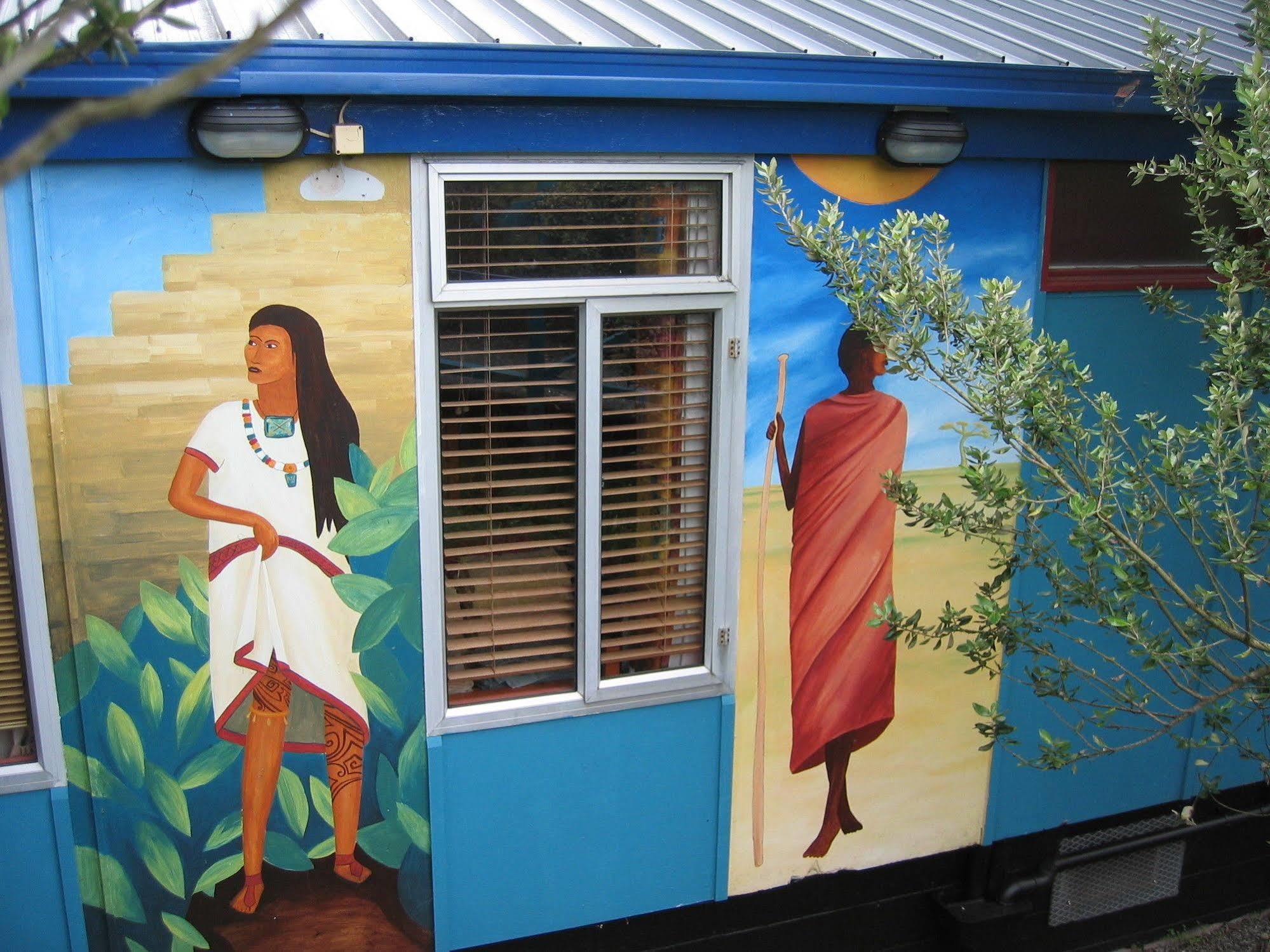 Global Village Travellers Lodge Greymouth Exterior photo Mural at the International Center
